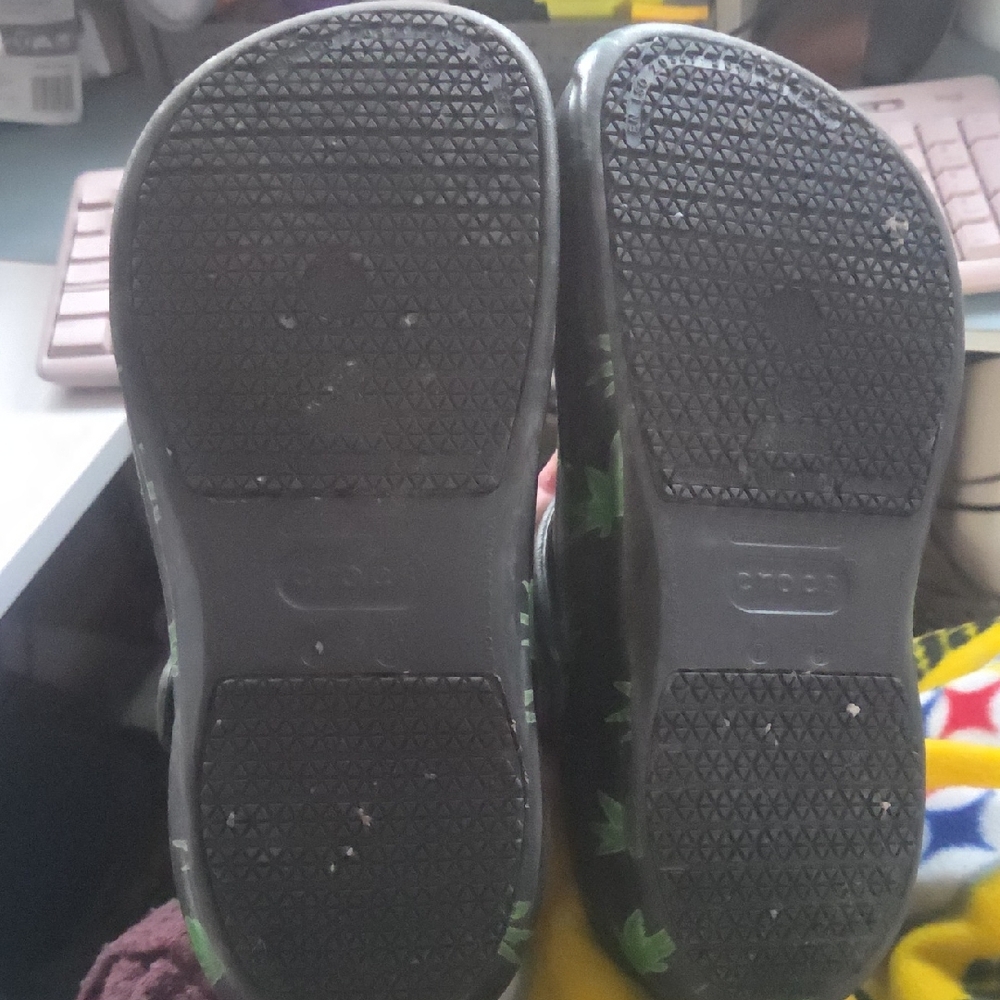 Gray and Green Leaf Pattern Crocs - image 2